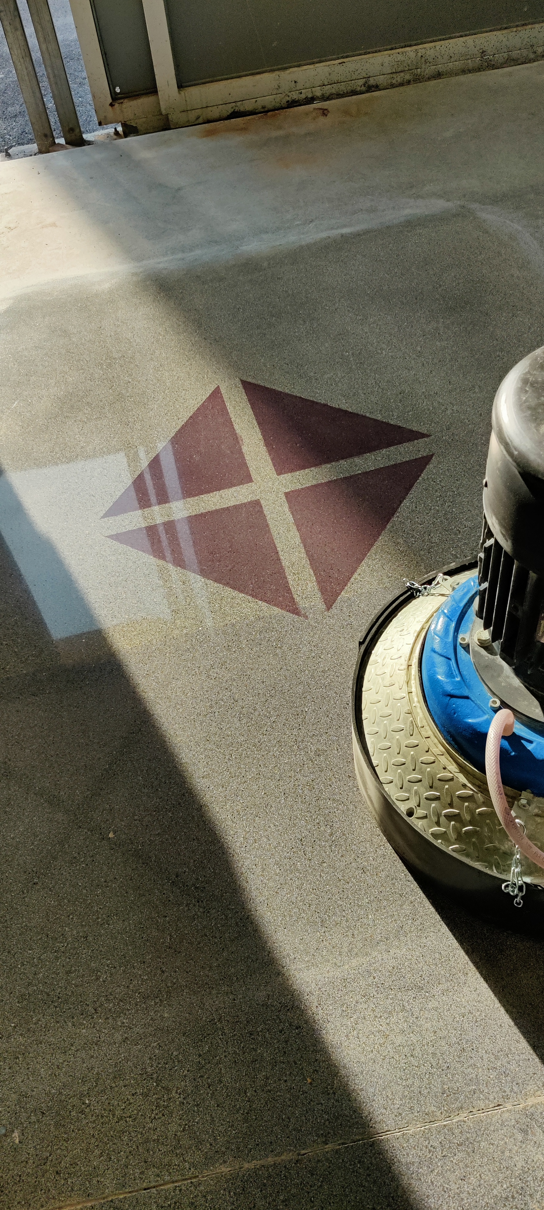 Test di inserimento di un logo su cemento industriale