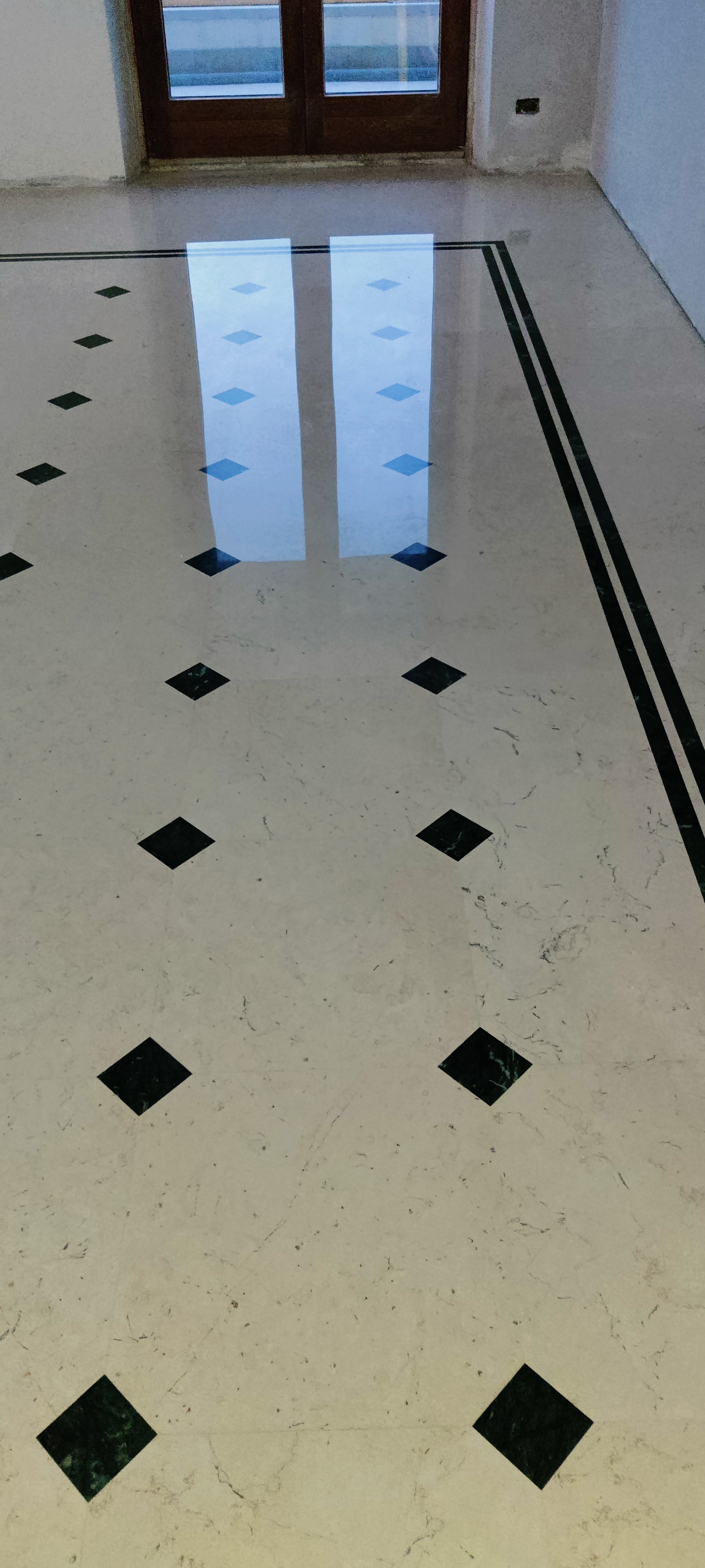 Levigatura, stuccatura e lucidatura di marmi vari