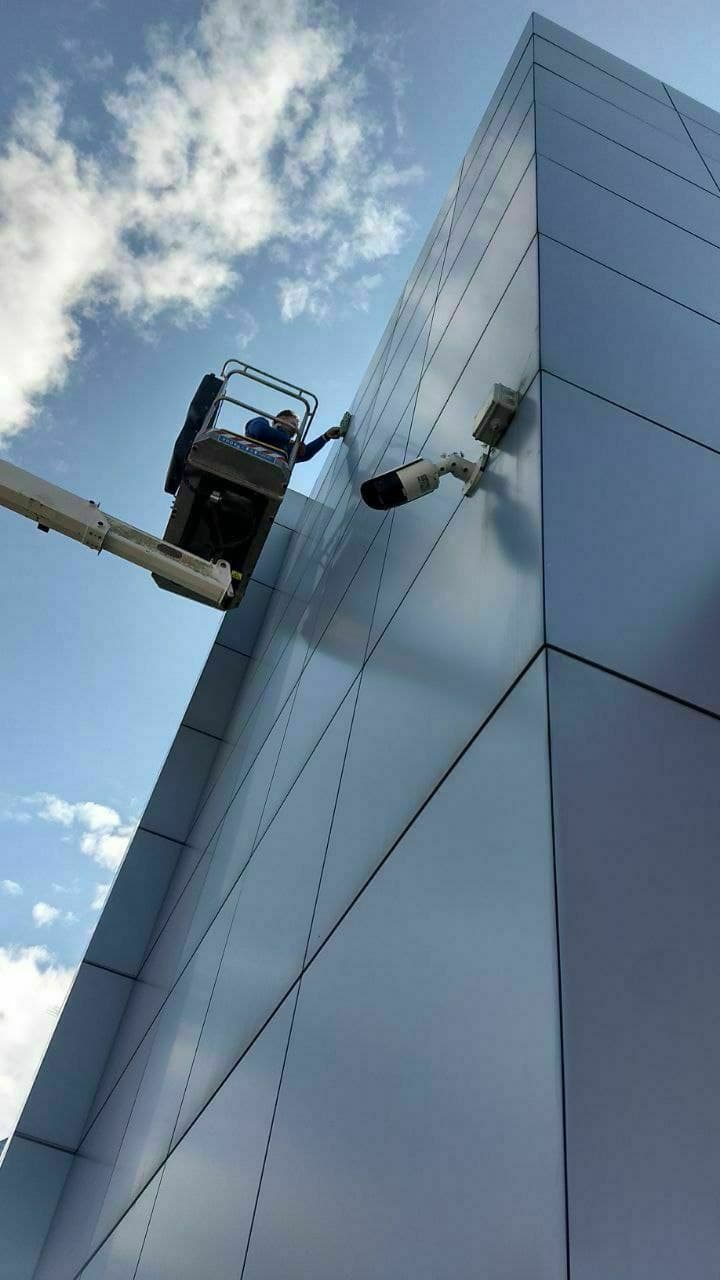 Trattamento Alucobond con piattaforma