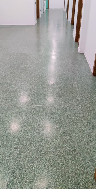 Pulizia senza lucidatura di termoplastica in ambulatorio medico